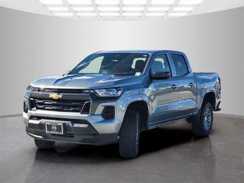 Used 2025 Chevrolet Colorado LT w/ Advanced Trailering Package image 8