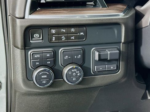 Used 2025 Chevrolet Tahoe Z71 w/ Z71 Off-Road Package AWD/4WD image 10