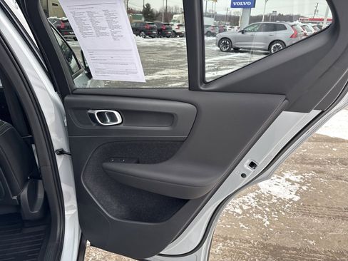 Used 2020 Volvo XC40 T5 Momentum w/ Protection Package Premier image 46