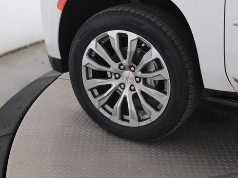 Used 2024 GMC Yukon Denali w/ Advanced Technology Package AWD/4WD image 13
