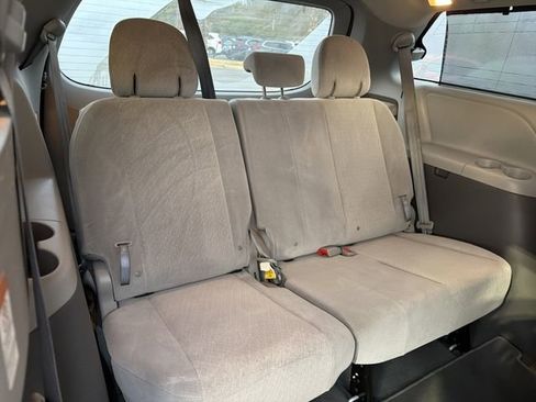 Used 2020 Toyota Sienna LE image 16