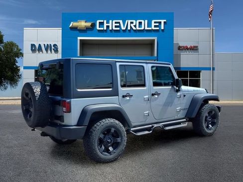 Used 2014 Jeep Wrangler Unlimited Rubicon w/ Connectivity Group AWD/4WD image 3