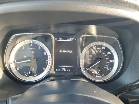 Used 2017 Nissan Titan SV image 15