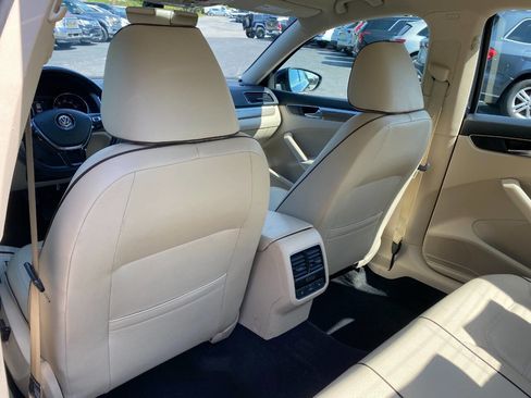 Used 2018 Volkswagen Passat 2.0T SE image 19