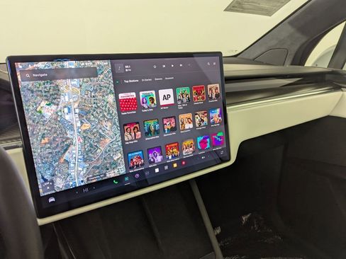 Used 2022 Tesla Model X Plaid image 7