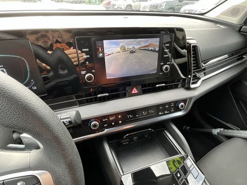 Used 2023 Kia Sportage LX image 34