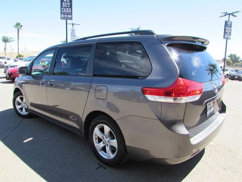 Used 2012 Toyota Sienna LE FWD image 5