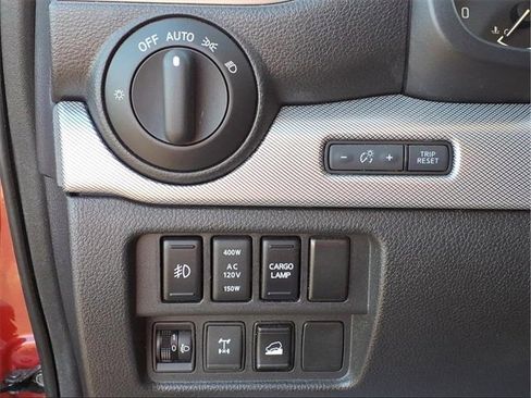 Used 2018 Nissan Titan PRO-4X image 19