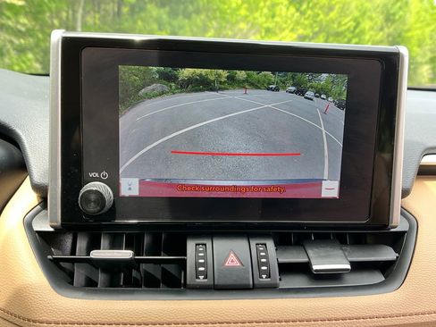 Used 2023 Toyota RAV4 XLE Premium AWD/4WD image 19