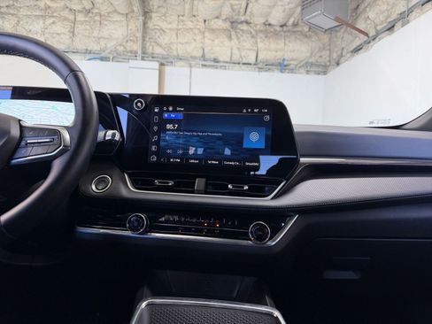 Used 2025 Chevrolet Equinox LT image 18