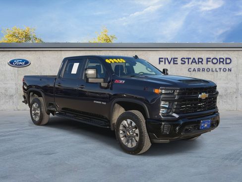 Used 2024 Chevrolet Silverado 2500 Custom w/ Custom Value Package AWD/4WD image 2