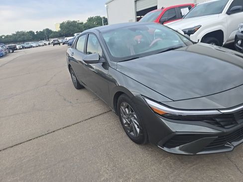 Used 2024 Hyundai Elantra SEL FWD image 2