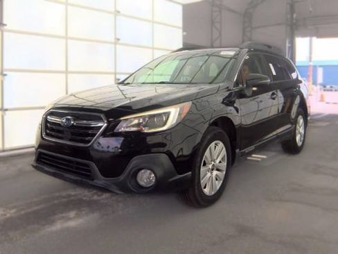 Used 2019 Subaru Outback 2.5i Premium AWD/4WD image 3