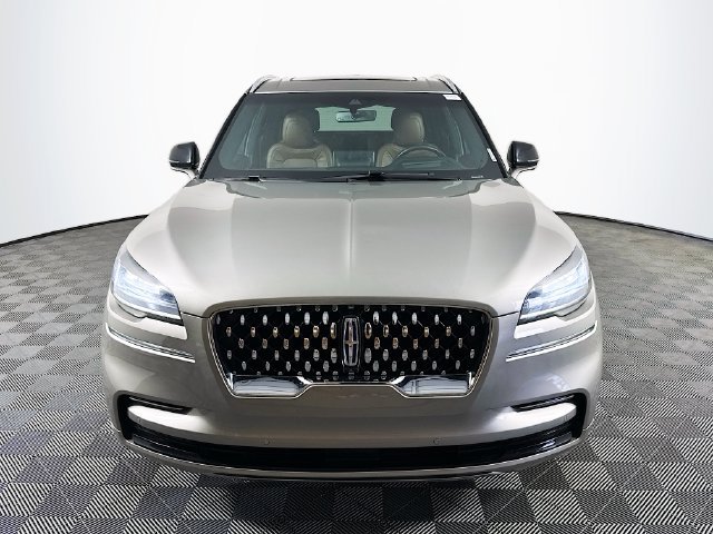 Used 2023 Lincoln Aviator Grand Touring w/ Equipment Group 301A AWD/4WD image 2