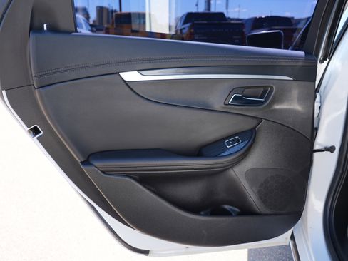 Used 2019 Chevrolet Impala LT FWD image 16
