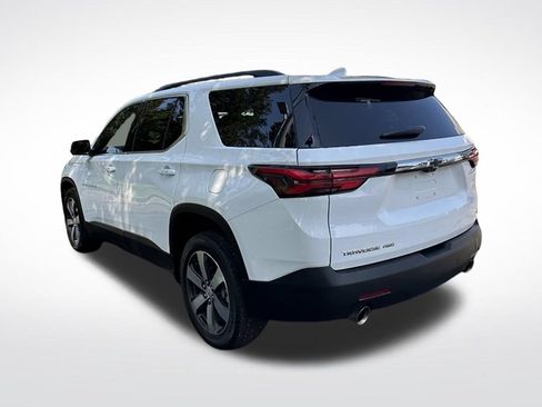 Used 2023 Chevrolet Traverse LT w/ LT Premium Package AWD/4WD image 3