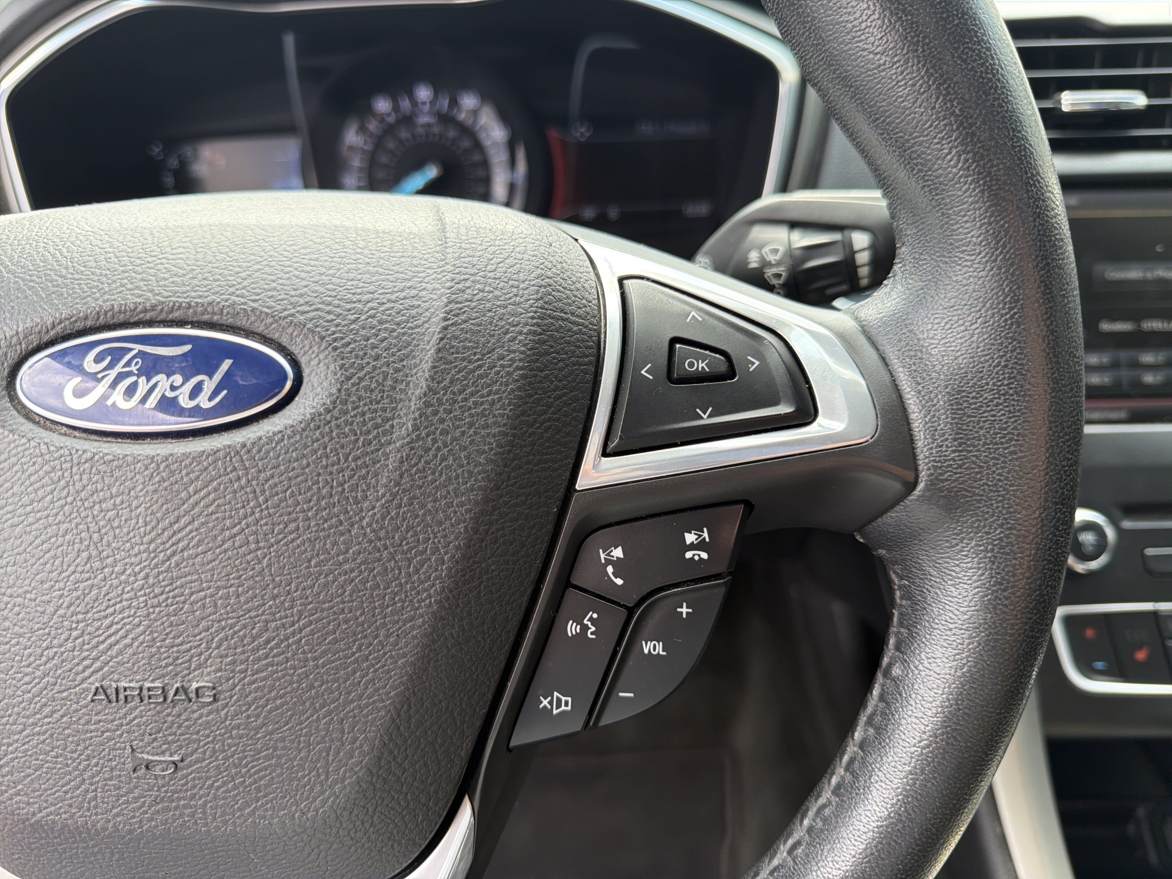 Used 2016 Ford Fusion SE w/ Equipment Group 202A FWD image 28