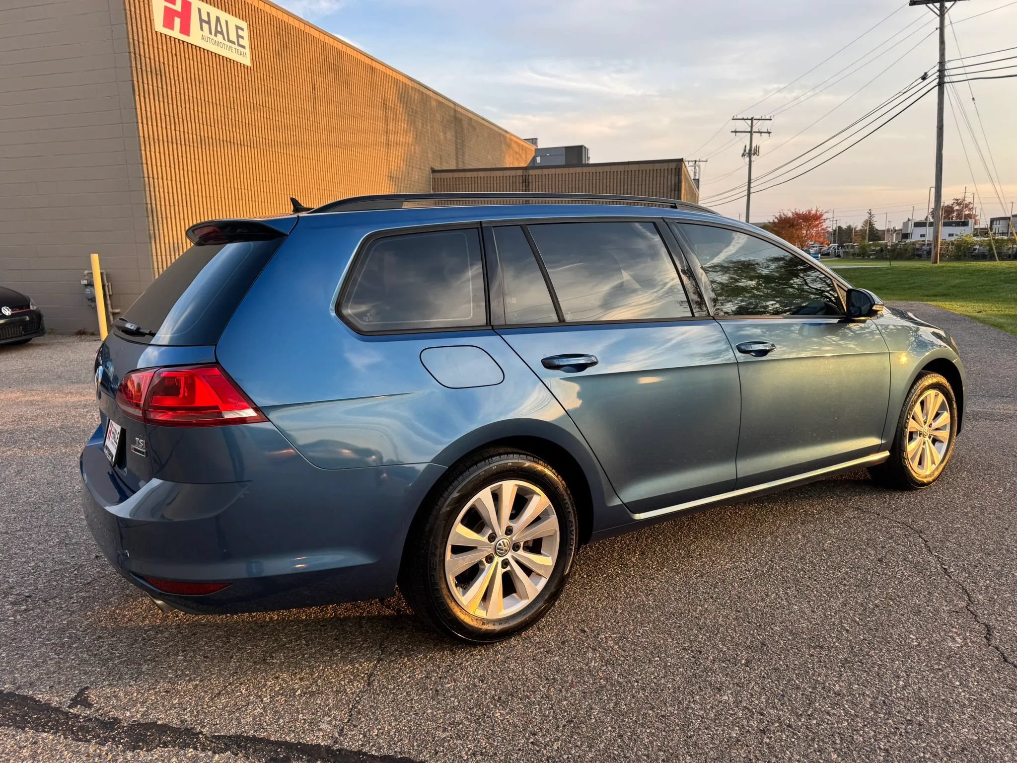 Used 2017 Volkswagen Golf S AWD/4WD image 10