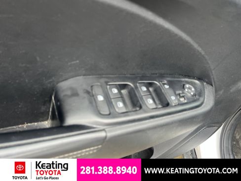 Used 2023 Hyundai Venue Limited FWD image 10