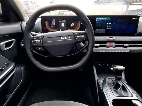 Used 2025 Kia K4 FWD image 6