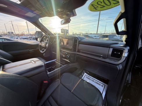 Used 2024 Ford F250 Platinum w/ Tremor Off-Road Package image 32