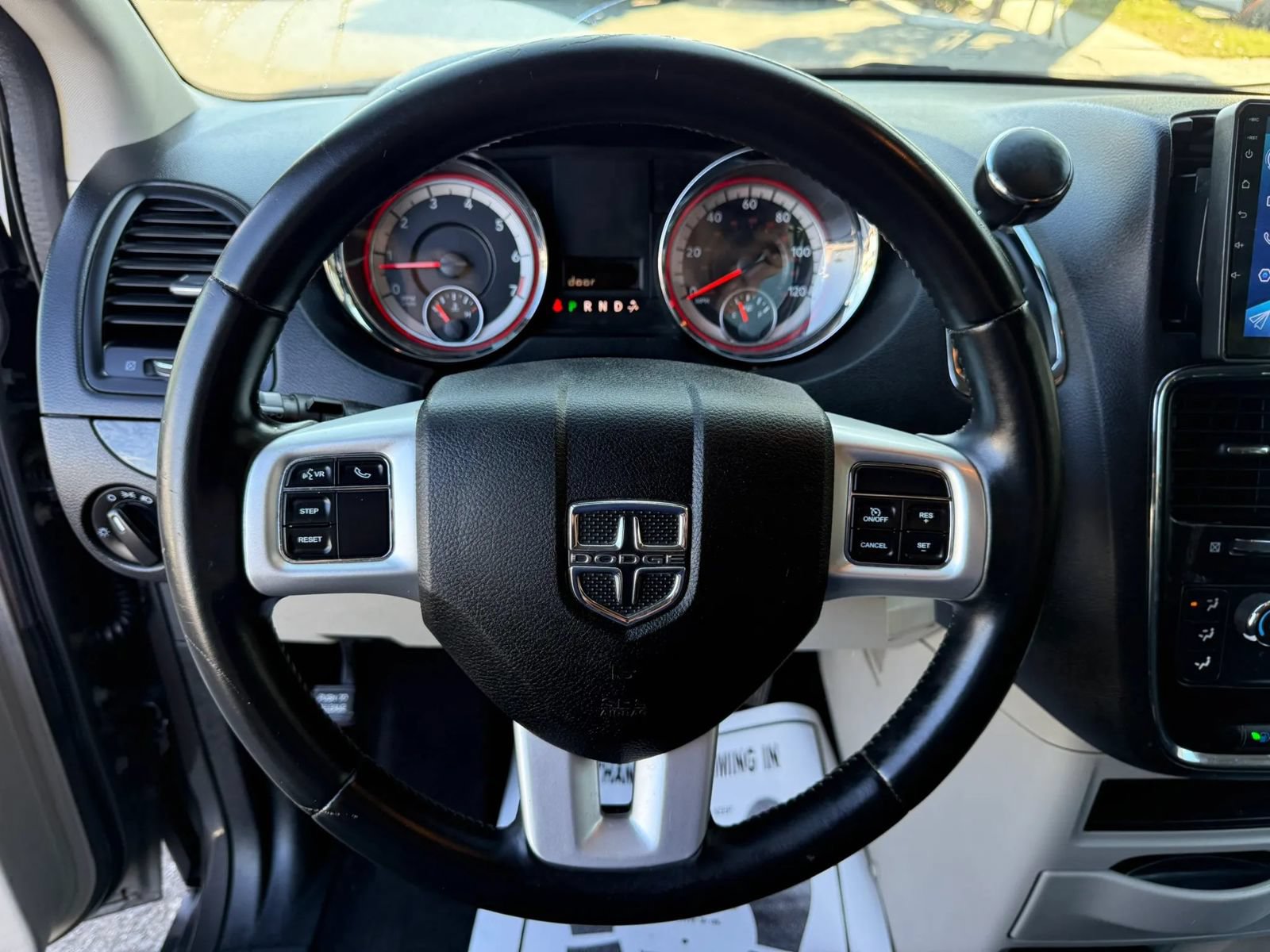 Used 2015 Dodge Grand Caravan American Value Package w/ UConnect Hands-Free Group FWD image 27