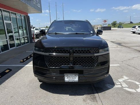 Used 2025 Lincoln Navigator Reserve AWD/4WD image 11