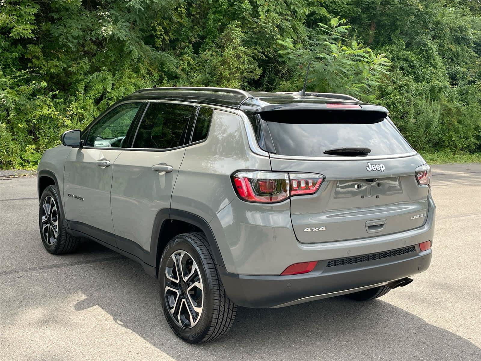 Used 2022 Jeep Compass Limited AWD/4WD image 3