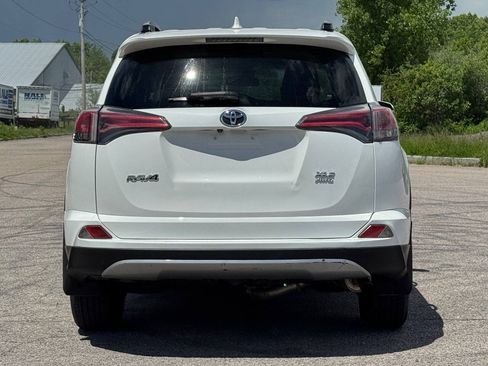 Used 2018 Toyota RAV4 XLE AWD/4WD image 4