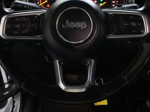 Used 2020 Jeep Wrangler Unlimited Sahara w/ Uconnect 4C Nav & Sound Group AWD/4WD image 18