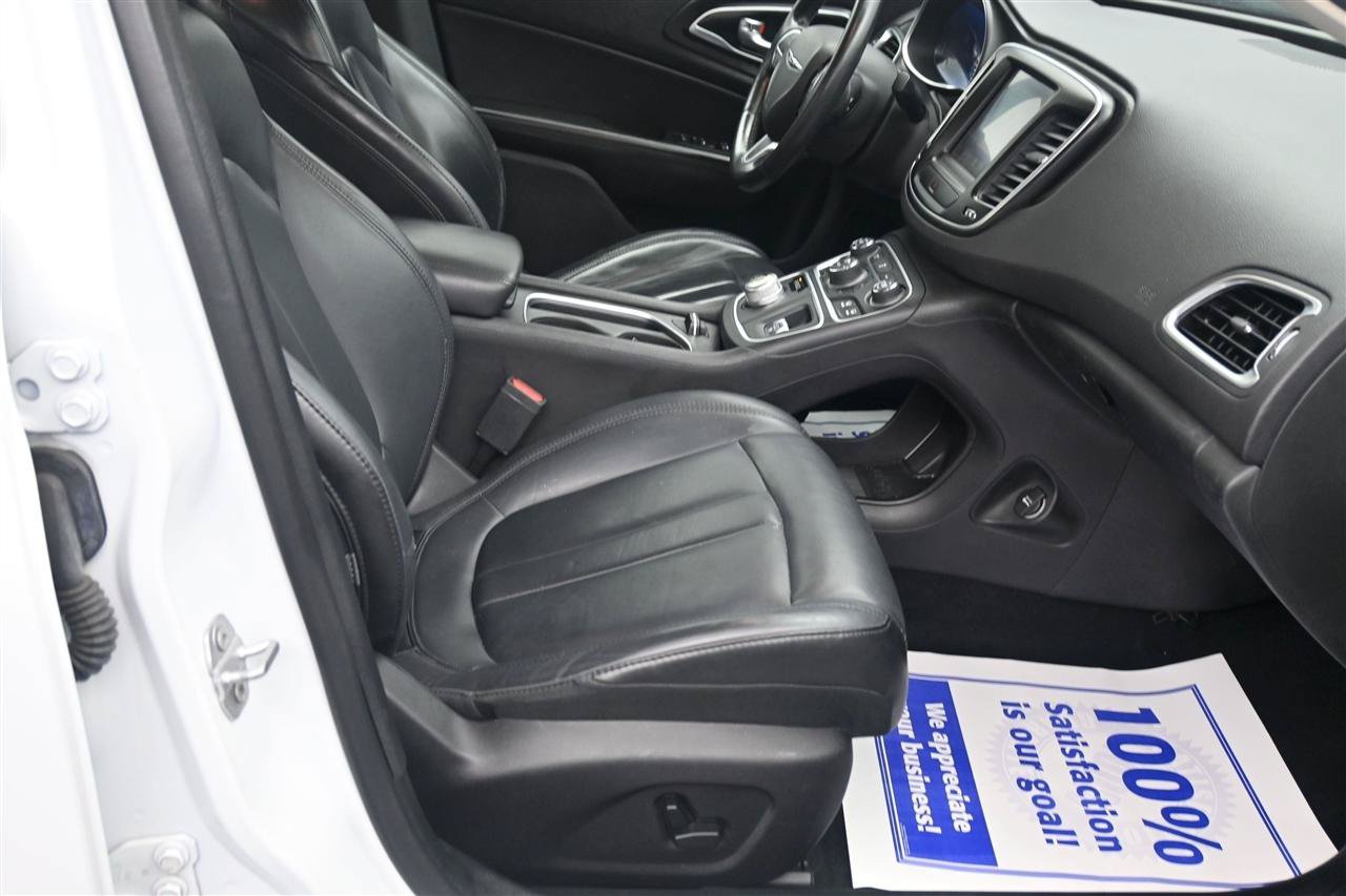 Used 2017 Chrysler 200 Limited Platinum w/ Comfort & Convenience Group FWD image 9