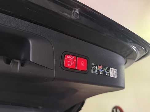 Used 2025 Mercedes-Benz GLS 450 4MATIC image 44