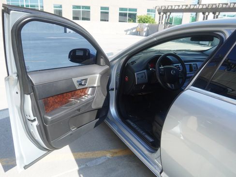 Used 2011 Jaguar XF Premium RWD image 35