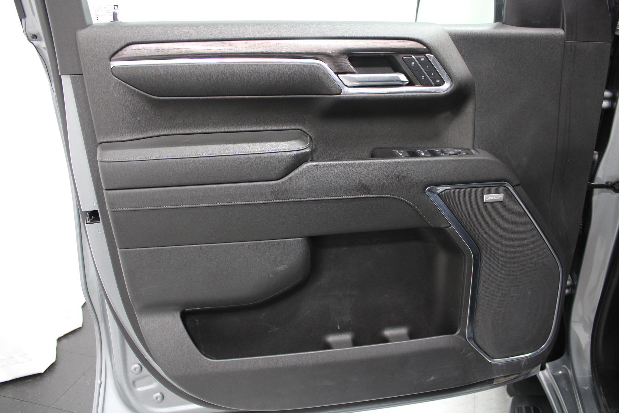 Used 2024 Chevrolet Silverado 1500 LTZ AWD/4WD image 10