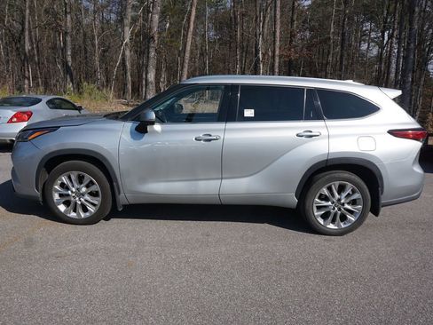 Used 2022 Toyota Highlander Limited image 21
