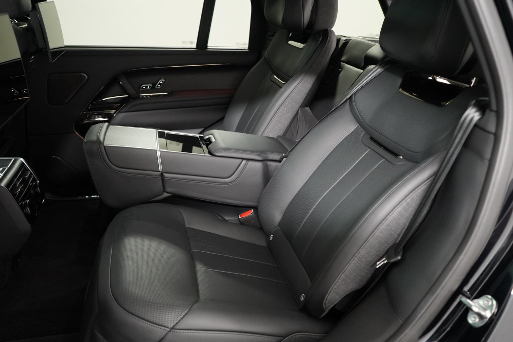 Used 2024 Land Rover Range Rover SV AWD/4WD image 18