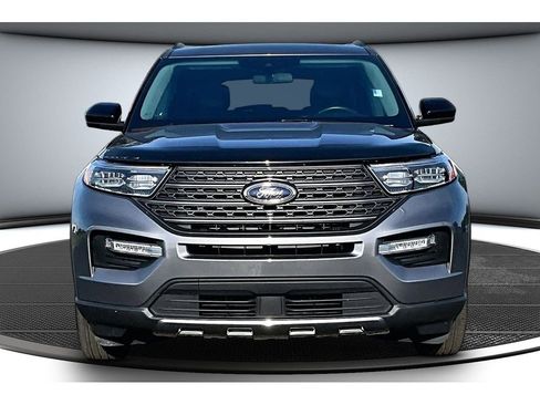 Used 2022 Ford Explorer XLT w/ Equipment Group 202A AWD/4WD image 4