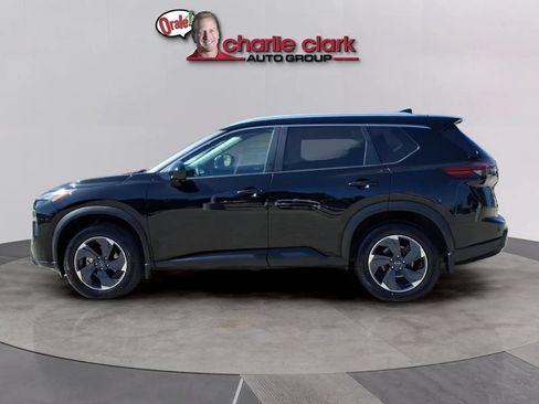 Used 2024 Nissan Rogue SV w/ SV Premium Package FWD image 2