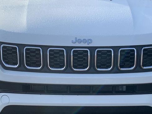 New 2026 Jeep Compass Latitude image 9