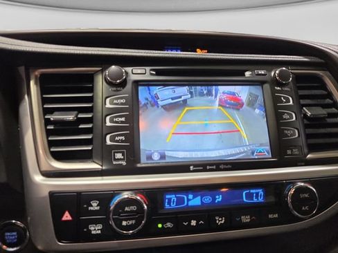 Used 2018 Toyota Highlander Limited AWD/4WD image 23