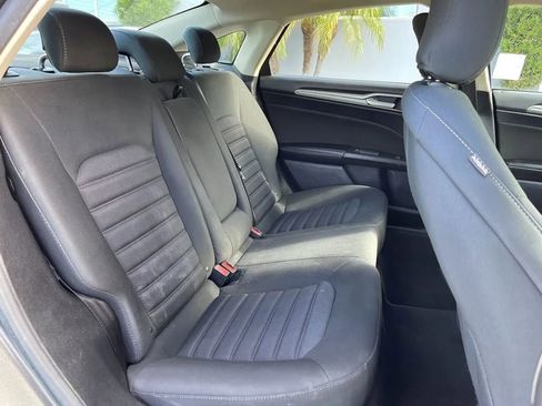 Used 2019 Ford Fusion SE image 25