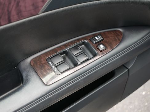 Used 2012 Toyota Avalon Limited FWD image 19