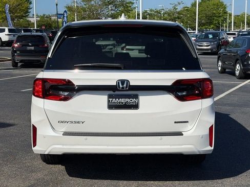 New 2026 Honda Odyssey Touring image 4