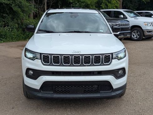 Used 2024 Jeep Compass Latitude AWD/4WD image 9