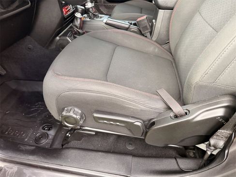 Used 2021 Jeep Wrangler Unlimited Rubicon image 12