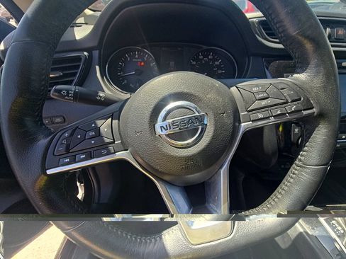 Used 2019 Nissan Rogue SV FWD image 8