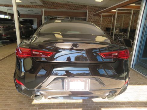 Used 2018 INFINITI Q60 3.0t Luxe image 5