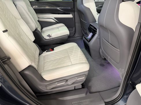 Used 2025 Cadillac Escalade IQ Luxury 1 AWD/4WD image 54