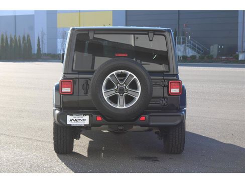 Used 2021 Jeep Wrangler Unlimited Sahara image 3