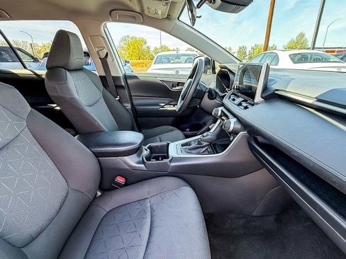 Used 2025 Toyota RAV4 XLE AWD/4WD image 17